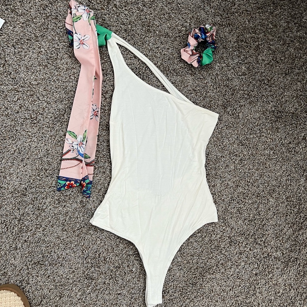 Lulus one shoulder body suit